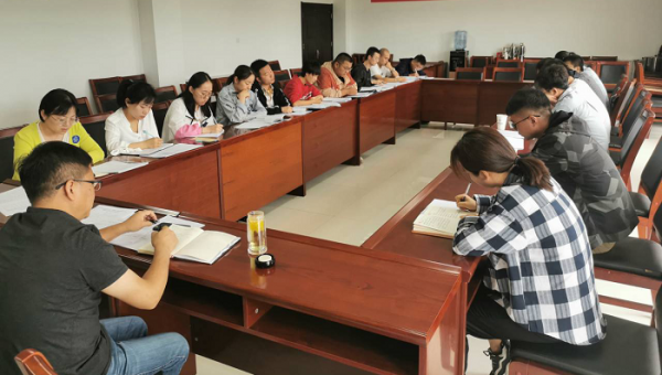 近日，隧道公司召開(kāi)了以“夯實(shí)財(cái)務(wù)基礎(chǔ)，嚴(yán)守紀(jì)律關(guān)口”為主題的專(zhuān)題學(xué)習(xí)會(huì)，會(huì)議主要內(nèi)容是學(xué)習(xí)集團(tuán)公司印發(fā)的《安全生產(chǎn)費(fèi)用財(cái)務(wù)管理辦法》與《建造合同會(huì)計(jì)核算辦法（2020年修訂