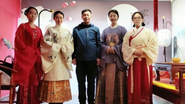在春意盎然的3月，迎來了第113個“三八”國際勞動婦女節(jié)，為深入學(xué)習(xí)宣傳貫徹黨的二十大精神，進(jìn)一步加強(qiáng)對廣大女職工的思想政治引領(lǐng)，激勵廣大女職工奮進(jìn)新征程，建功新時代，鼓勵女職工在閱讀中獲取知識、增長