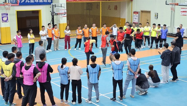 為進一步豐富廣大職工文體生活，展現(xiàn)職工拼搏奮進、昂揚向上的精神風貌，在國慶、中秋雙節(jié)來臨之際，交科公司一公司、三公司、路政公司黨支部紛紛組織開展職工趣味運動會。交科公司一公司在和政縣舉辦“與國同慶筑夢