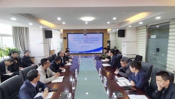 近日，西部市政建設集團與中國市政工程西北設計研究院（道橋院）召開技術交流會。會上，雙方分別介紹了企業(yè)概況與合作成果。市政西北院技術團隊就EPC項目設計施工協(xié)同、海綿城市技術應用及車路云一體化發(fā)展前景作