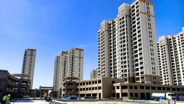 為推動黨建工作深度融入中心任務，充分激發(fā)全員干事創(chuàng)業(yè)活力，全力推進項目復工復產(chǎn)，近日，蘭州新區(qū)職投公司黨支部、甘肅建投新區(qū)公司第一黨支部、西部市政建設集團三公司黨支部聯(lián)合開展了“黨建引領強引擎百日攻堅