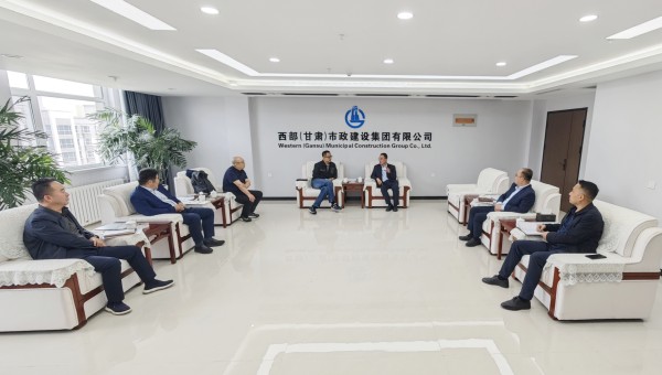 5月14日，中航規(guī)劃設(shè)計(jì)研究總院市政工程設(shè)計(jì)研究院黨委書(shū)記、院長(zhǎng)陳曉峰一行到訪(fǎng)西部（甘肅）市政建設(shè)集團(tuán)有限公司。西部市政建設(shè)集團(tuán)黨委書(shū)記、董事長(zhǎng)劉文太對(duì)中航市政院一行到訪(fǎng)表示歡迎。座談中，雙方負(fù)責(zé)人介