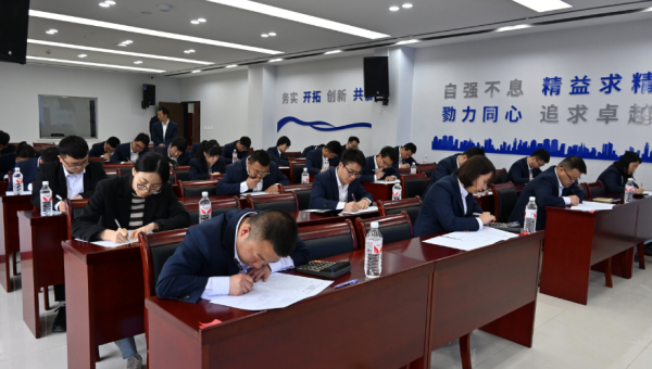 “本屆競賽試題結合了財務業(yè)務實際、制度與核算辦法，設置會計實務全流程核算應用題，重點考察選手們專業(yè)知識綜合運用能力、全流程業(yè)務處理能力和實際問題解決能力！”5月12日，西部市政建設集團工會“2025年